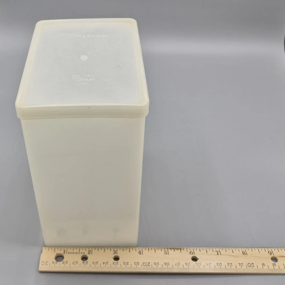 VINTAGE TUPPERWARE CONTAINER and LID 484-4 And 486-2‎